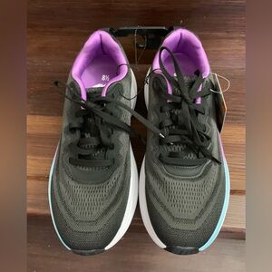 New Avis Women’s Black Running Sneakers with Purple Lining Light Blue Trim. 8.5